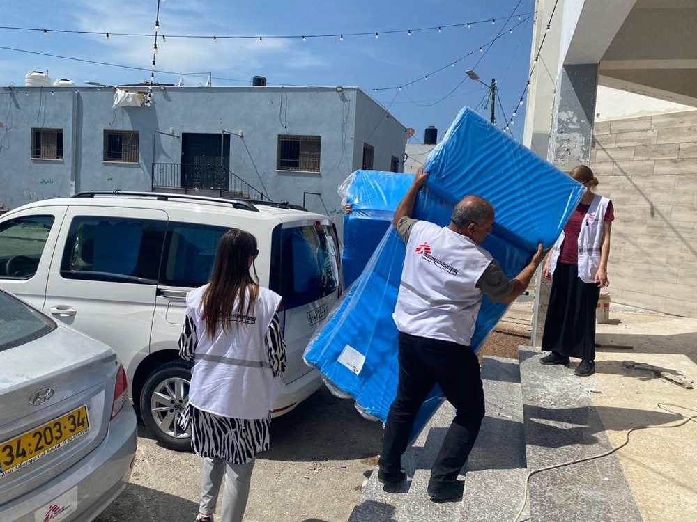 An MSF staff carrying emergency and trauma medical supplies in the Jenin refugee camp.